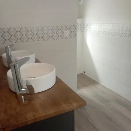Chambre Triple,300 M Plage,Wifi,Clim,Vue Piscine-3